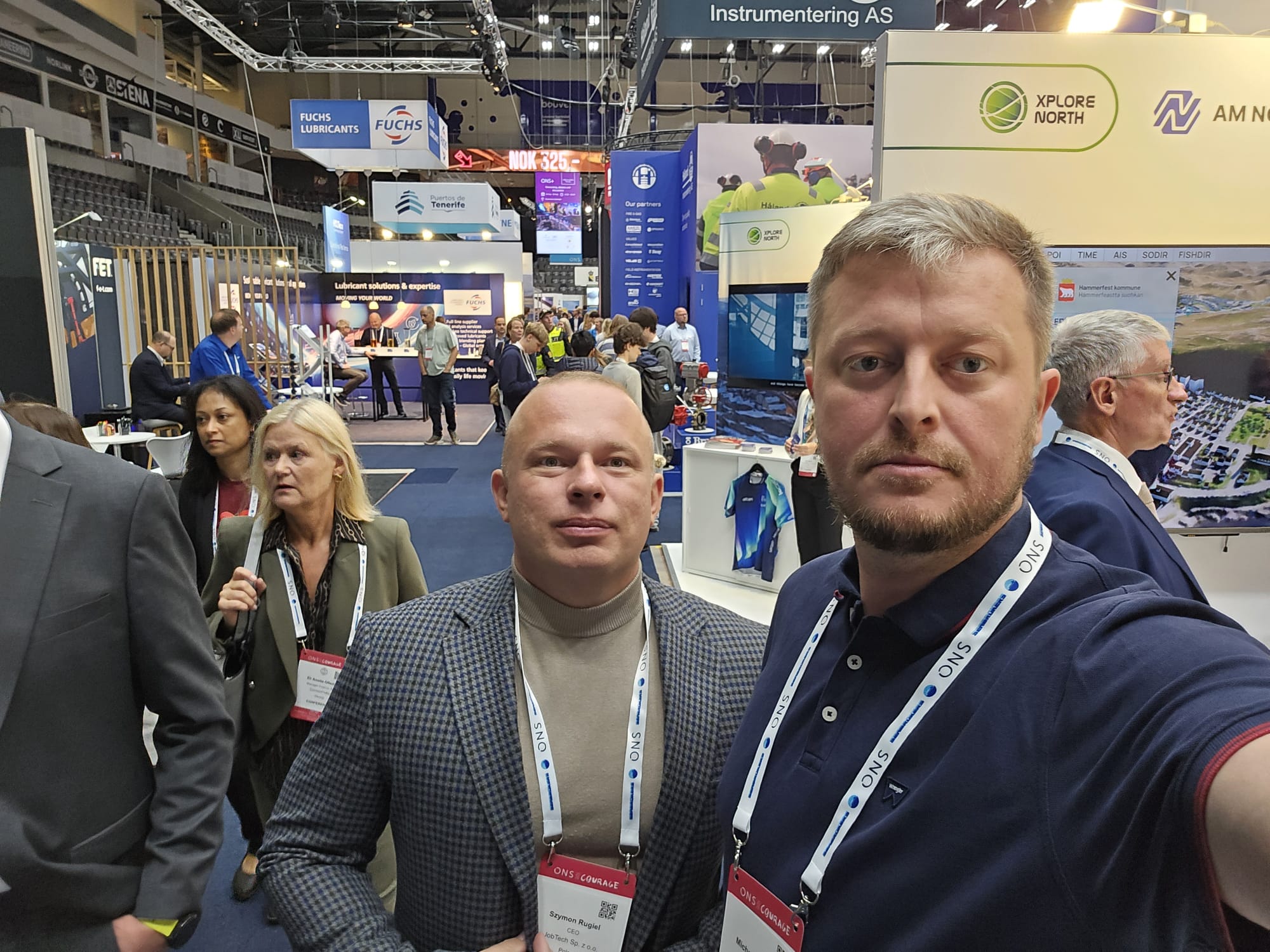 Szymon Rugiel i Michał Szczesny reprezentujący JobTech w halach wystawienniczych ONS 2026 w Stavanger