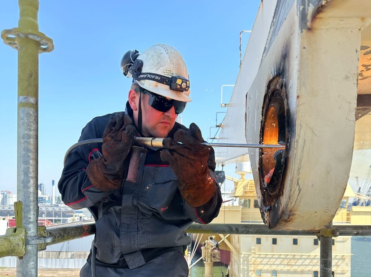 Equipment welding and regeneration